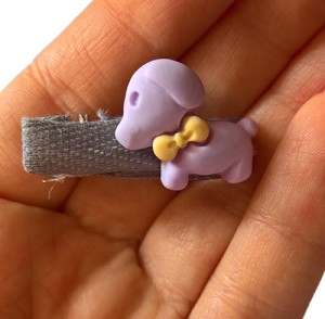 Piesek fimo fioletowy