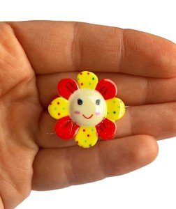 Pierwsza gumeczka stokrotka żółta