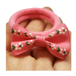 Śliczna gumeczka z kokardką w kwiatuszki 