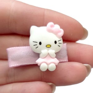 Spinka biały kotek w sukience masa fimo  