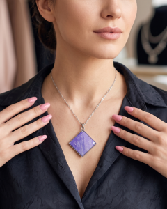 Ręcznie Wykonany Naszyjnik – Fioletowa Abstrakcja